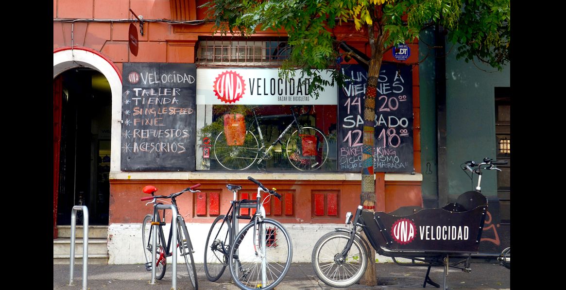 Fachada del taller Una Velocidad